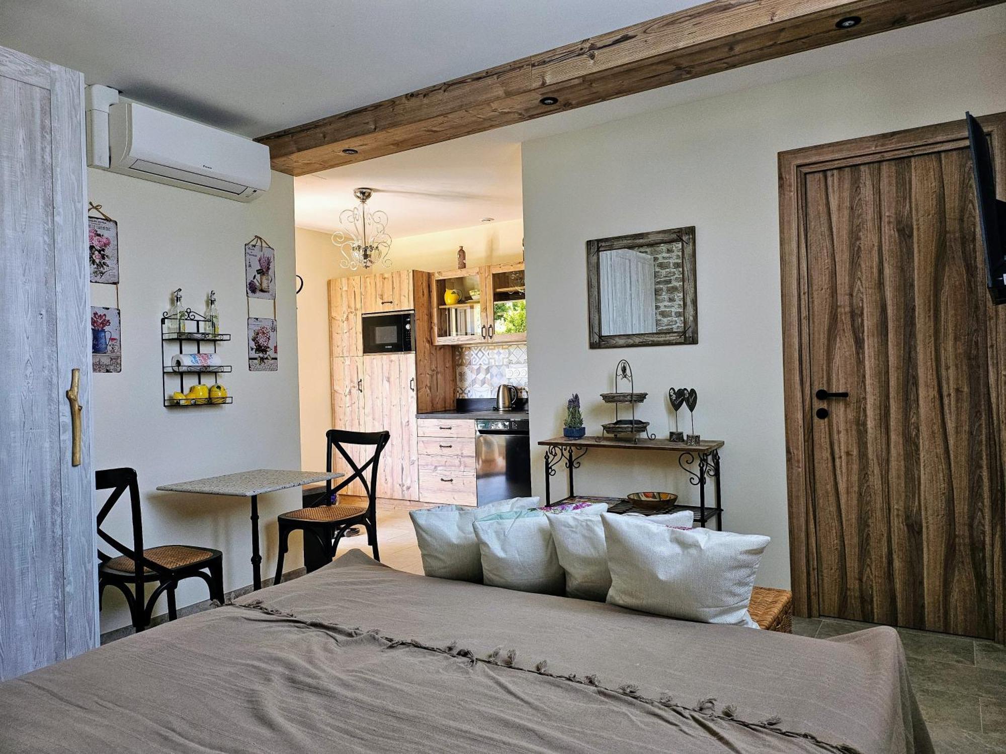 Charmant Studio Pres De La Plage Avec Jacuzzi Et Terrasse Privative Villeneuve-Loubet Eksteriør billede
